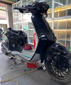 dán đổi màu xe vespa